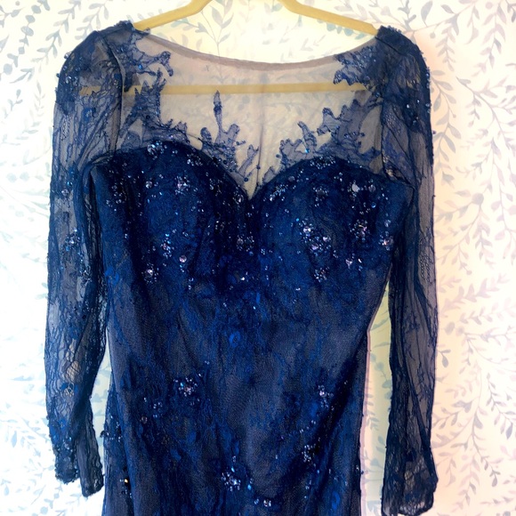 Gorgeous embellished blue backless gown size 4 - Picture 3 of 16